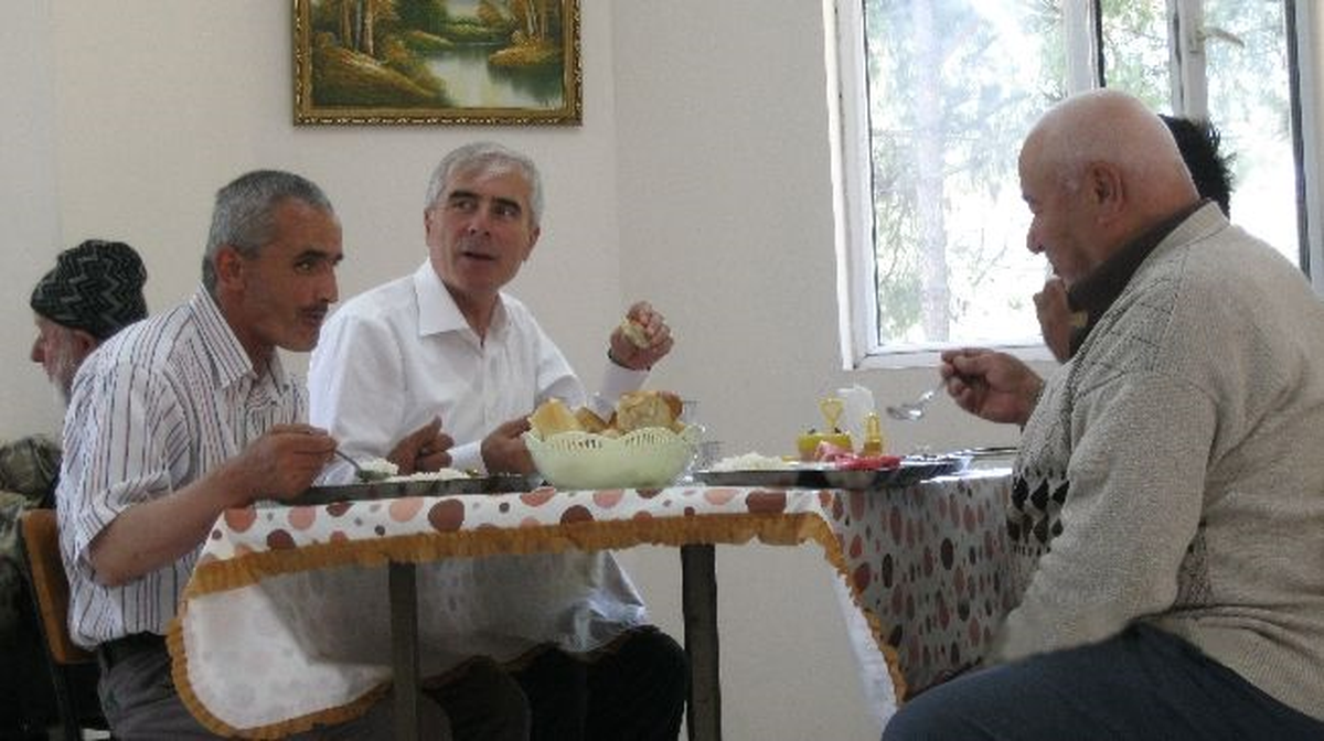Erbaa Belediye Başkanı Yenihan\'dan Huzurevine Ziyaret