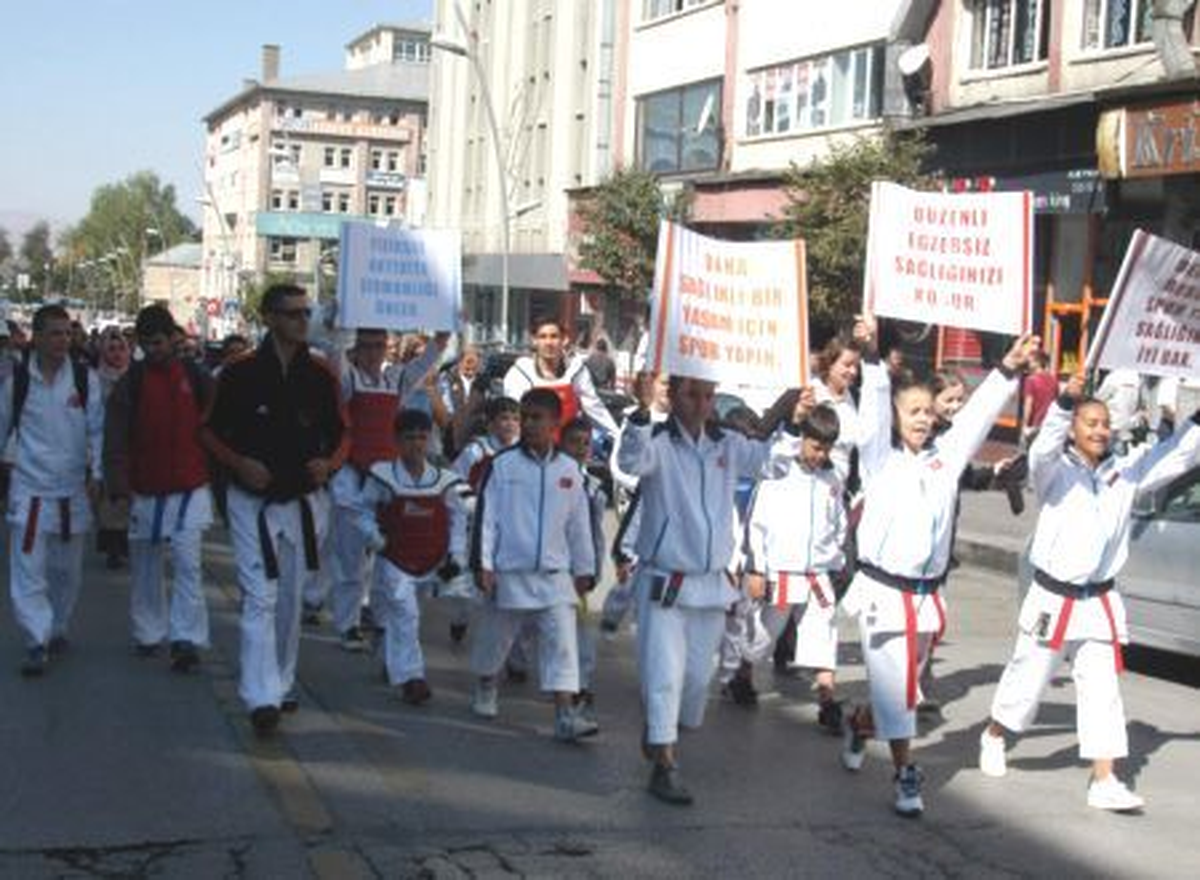 Erzurum\'da Halk Sağlığı Yürüyüşü