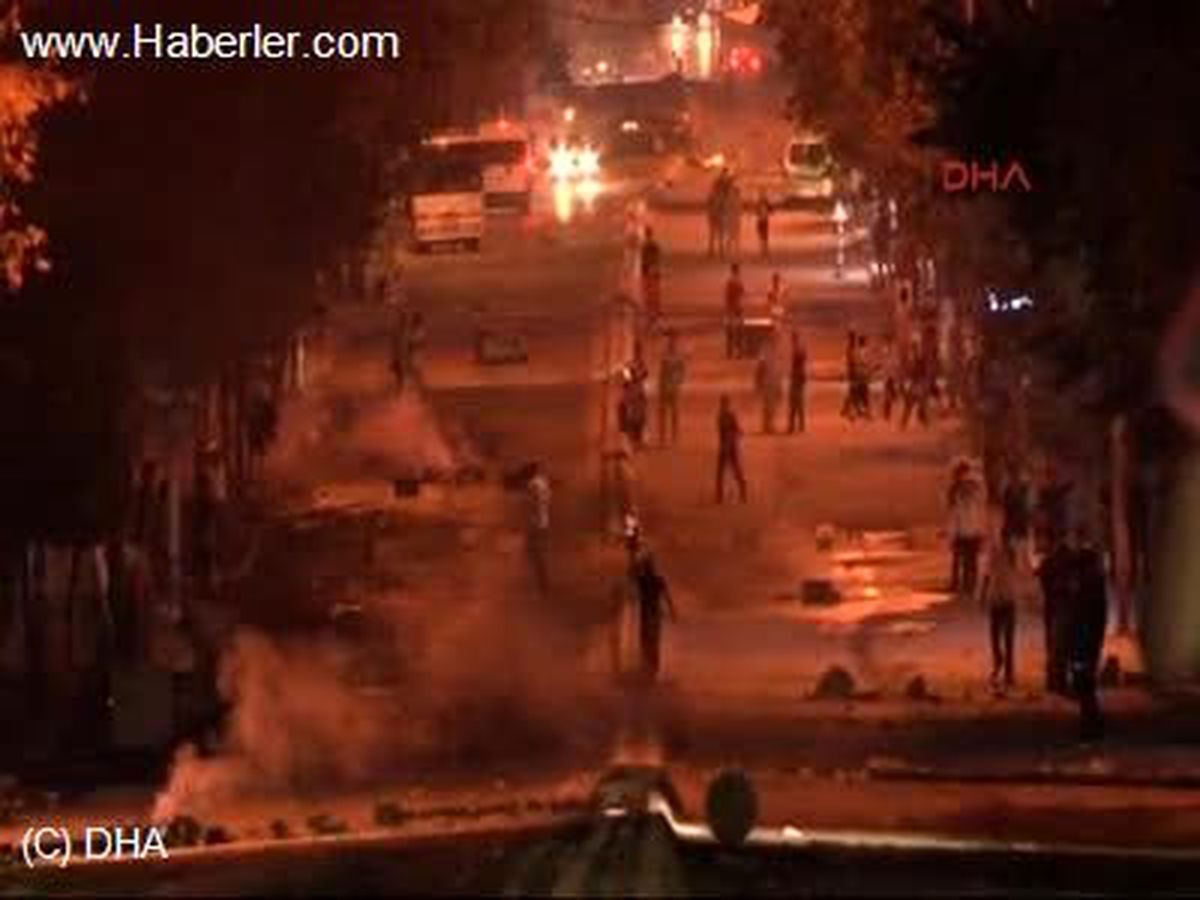 Sultangazi\'de, ODTÜ\'de Yaşananları Protesto Ettiler