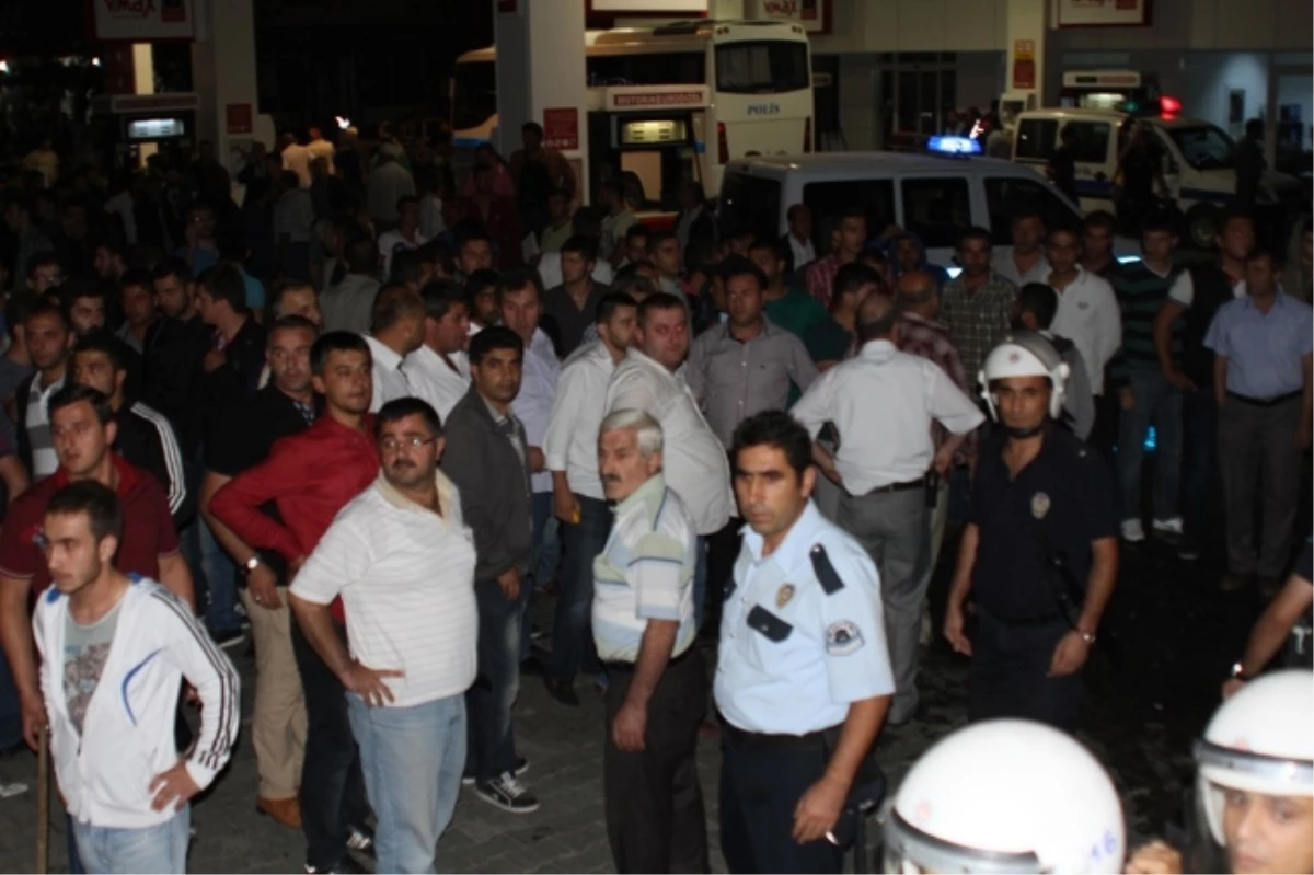İznik\'te Öfkeli Kalabalığa Polis Müdehale Etti