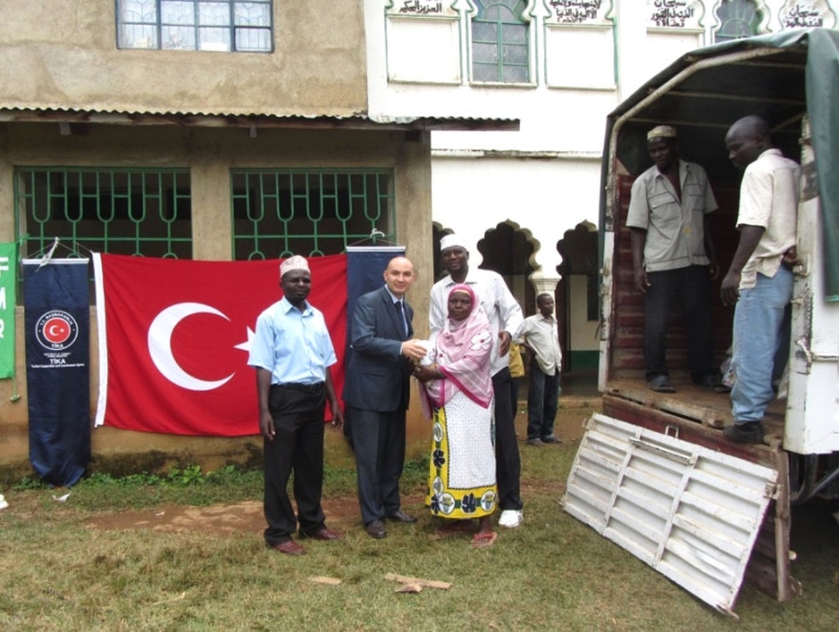 Kenya\'da Gıda Güvenliği Sorununun Yaşandığı Bölgelere Gıda Dağıtımı