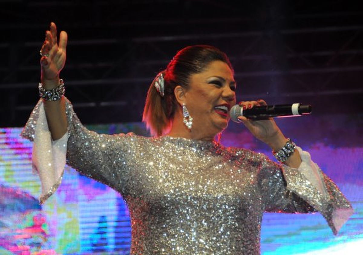 İzel ve Sinan Akçıl, Manisa\'da Konser Verdi