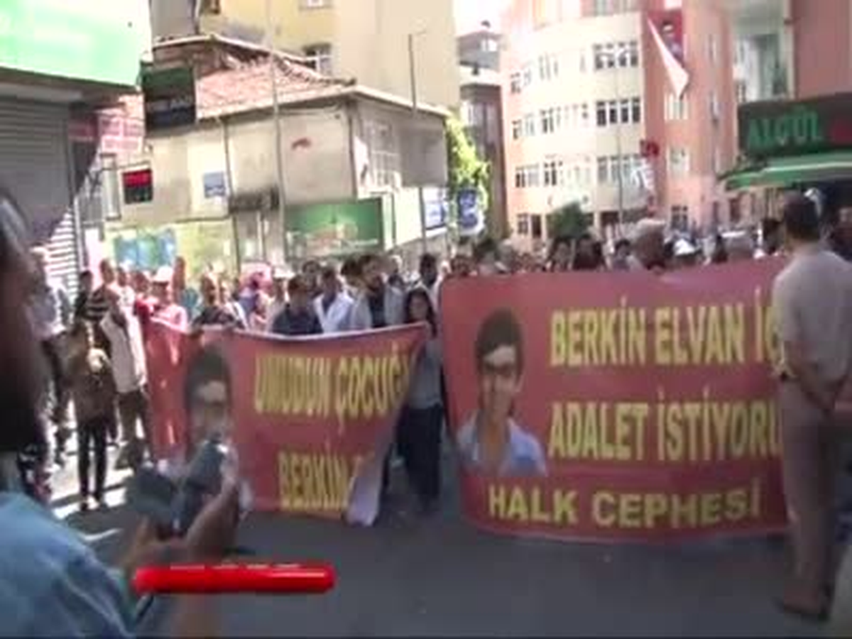 Polis Yürüyüş Yapmak İsteyen Gruba Müdahale Etti