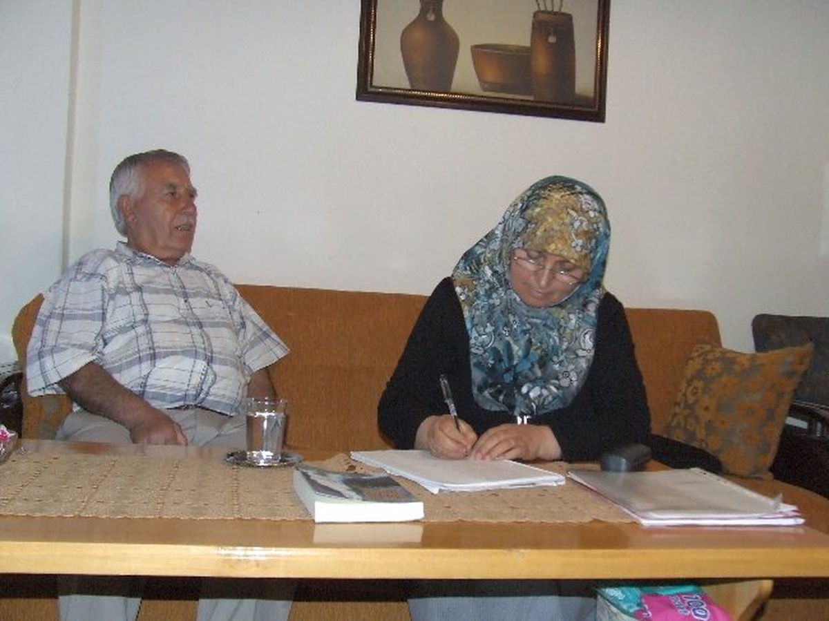 (Özel Haber) İlkokul Mezunu Kadın Şiir Kitabı Çıkardı