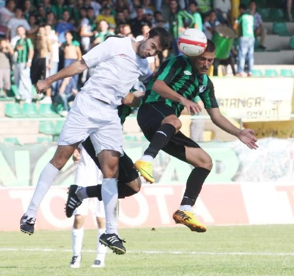 Sakaryaspor, Liderliğe Oynuyor