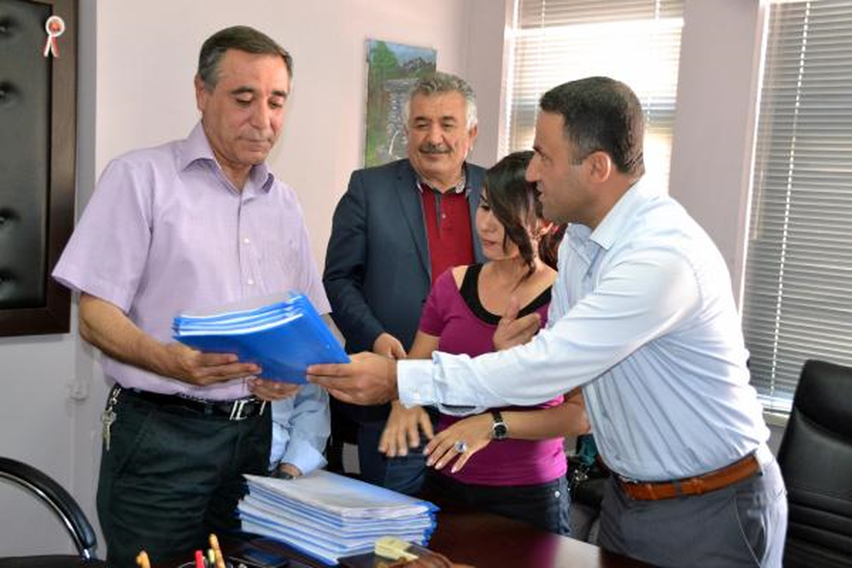 Siirt\'te Anadilde Eğitim İçin 800 Dilekçe 2 Bin İmza