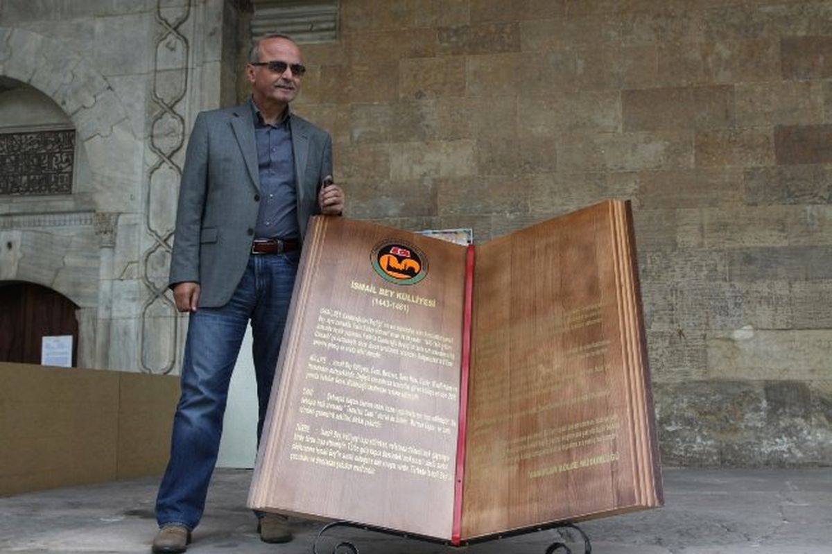 Vakıflardan Kitap Gibi Tabela