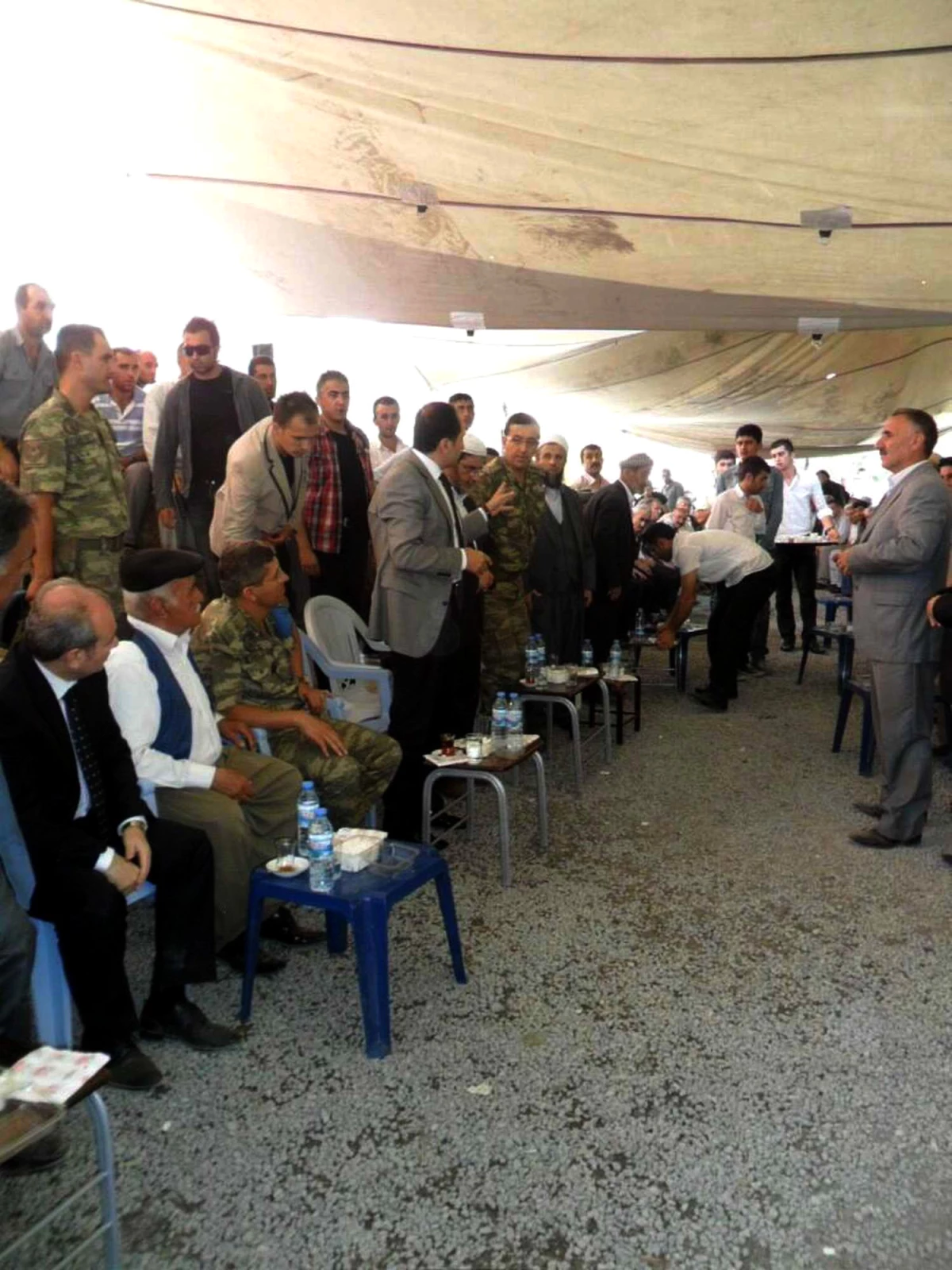 Vali Kalkan, Irak Sınırındaki Askeri Birlikleri Ziyaret Etti