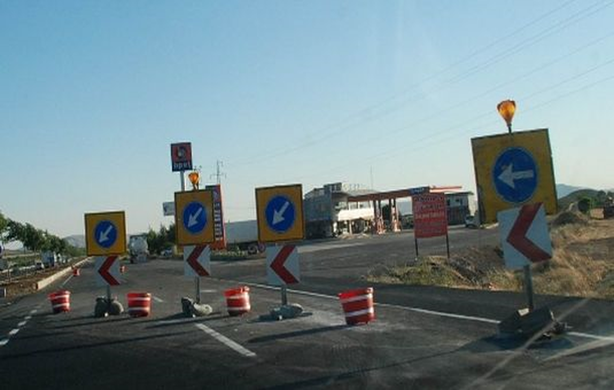 Yol Çalışmaları Trafiği Aksatıyor
