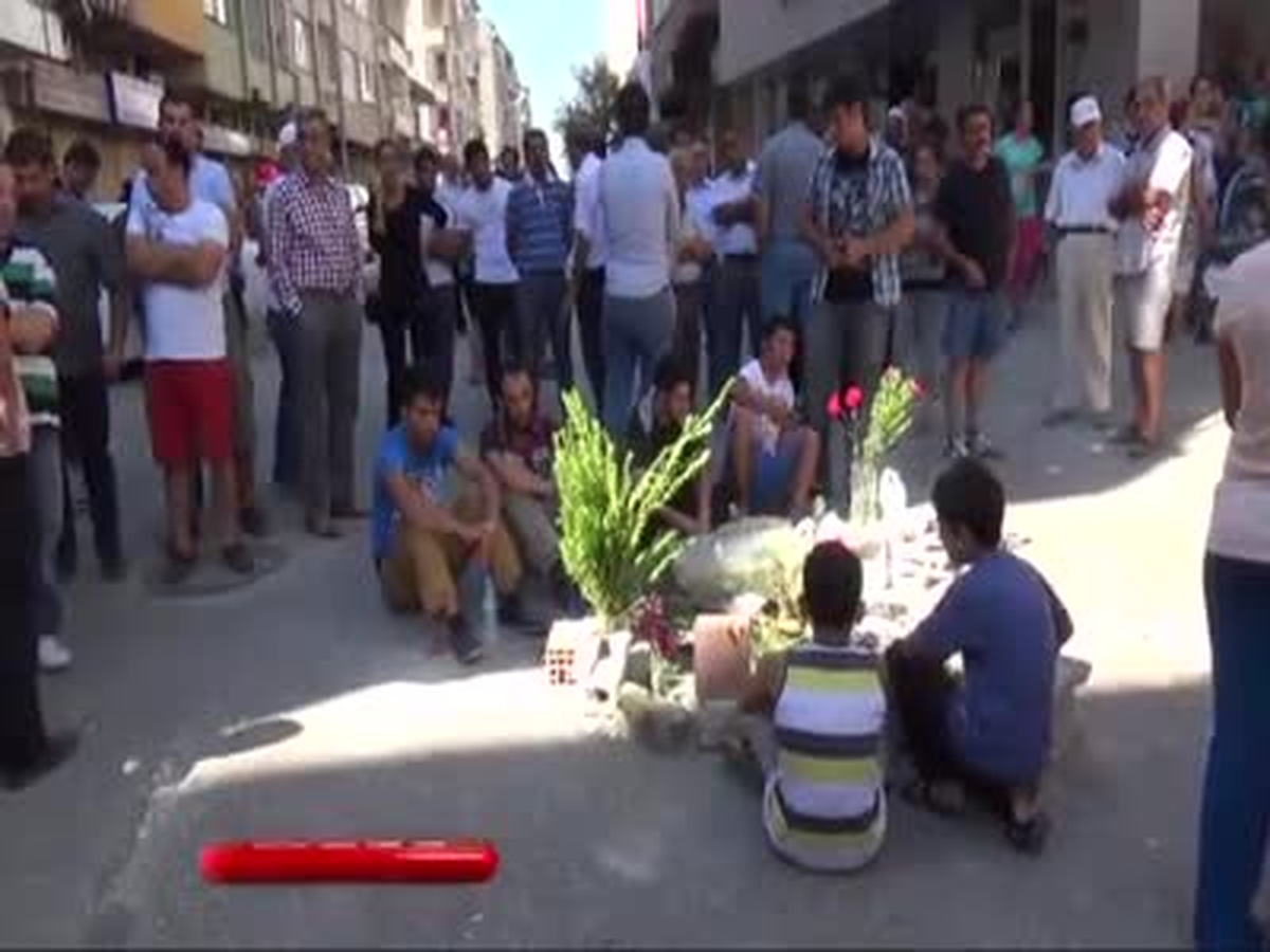 Ahmet Atakan\'ın Öldüğü Yerde, Mahalleli Ağıtlar Yaktı