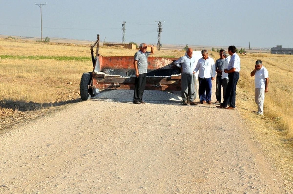 Akçakale Köylerinde Asfaltlama Çalışmaları Devam Ediyor