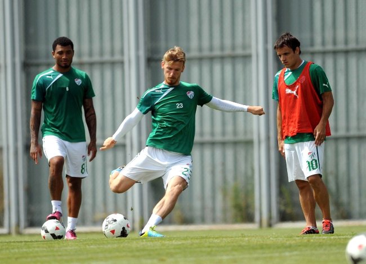 Bursaspor Beşiktaş\'a Bileniyor