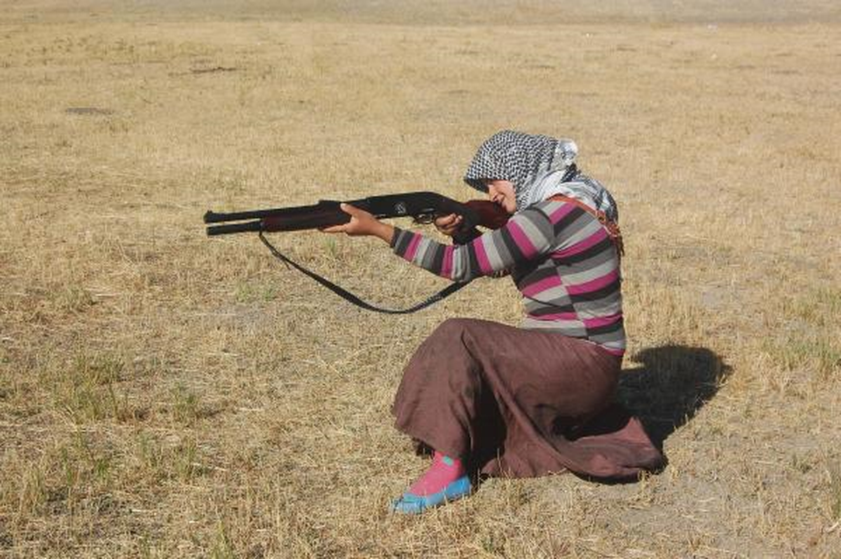 Muş\'ta Çoban Meryem, Tüfeğini Elinden Düşürmüyor