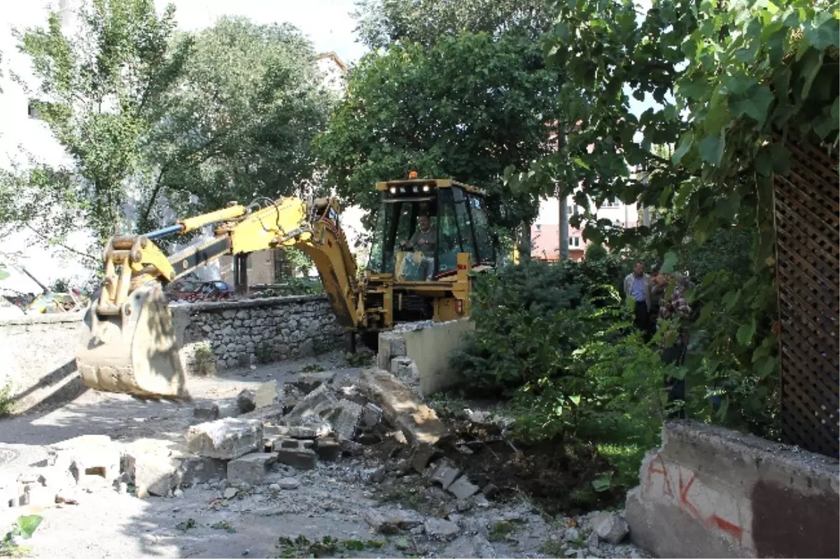 Devrek Belediyesinden Yol Genişletme Çalışması