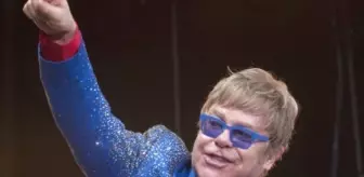 Elton John, Piyanist Liberace Anısına Emmy'de İlk Kez Çalacak