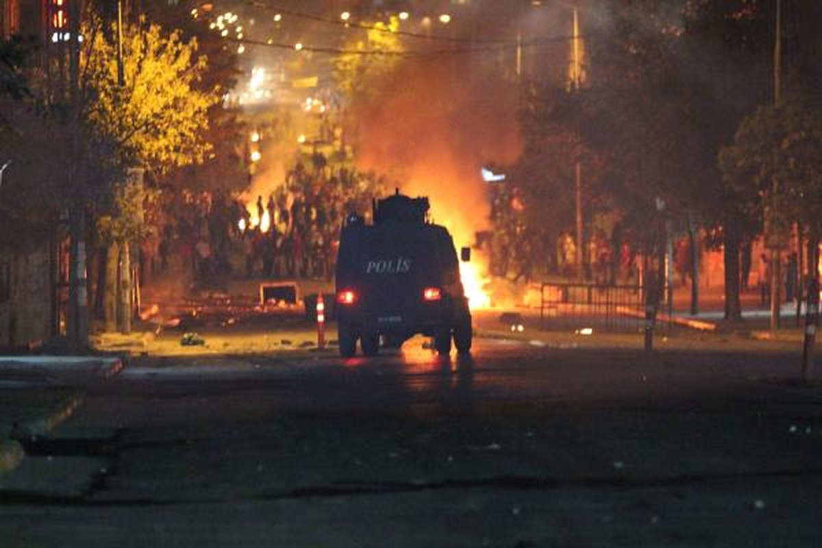 Gazi\'deki Gruba Polis Müdahalesi