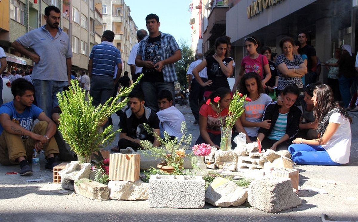 Hatay\'da Hayatını Kaybeden Ahmet Atakan\'ın Mahallesinde Hüzün ve Gözyaşı
