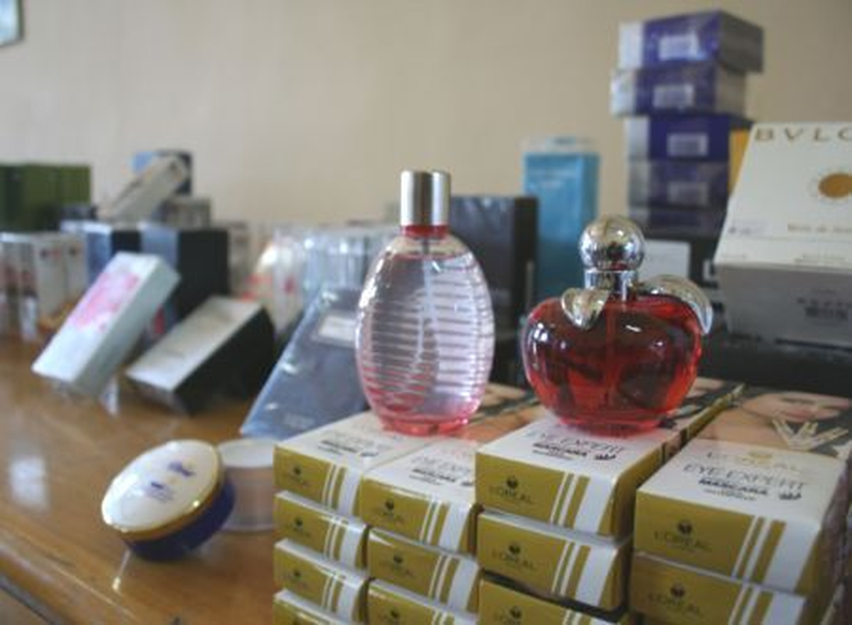 Kars\'ta Kaçak Parfüm Ele Geçirildi