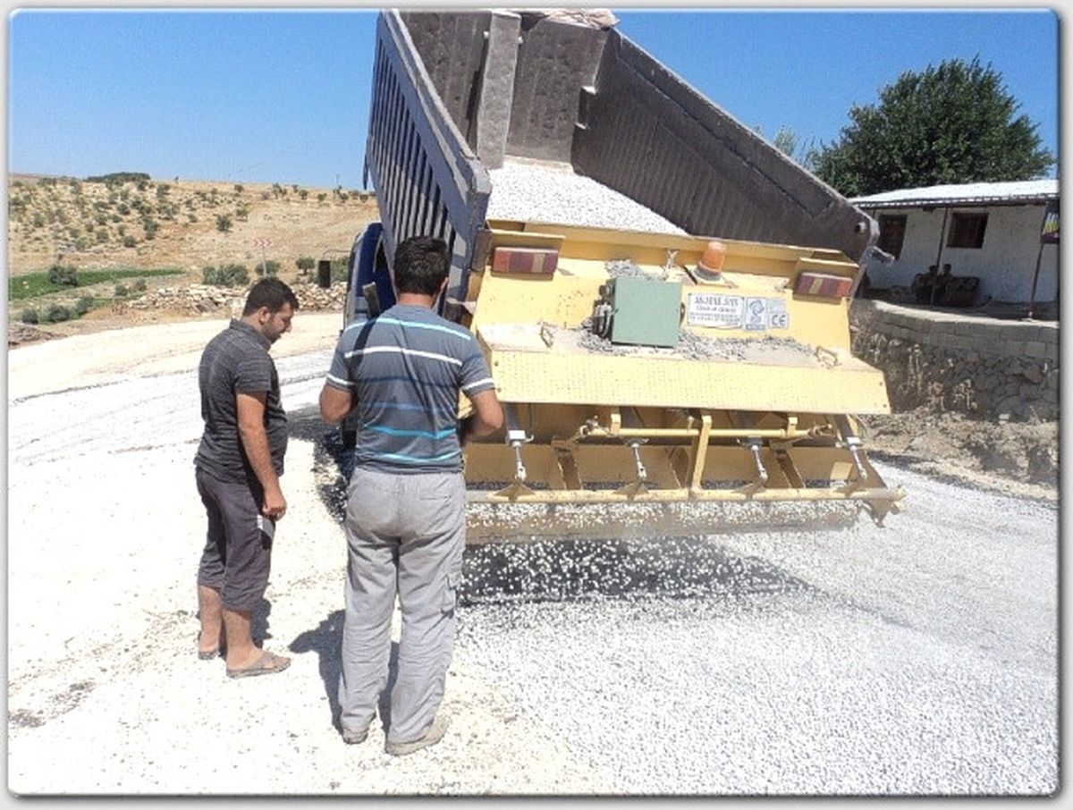 Köy Yollarında Asfalt Çalışmaları Devam Ediyor