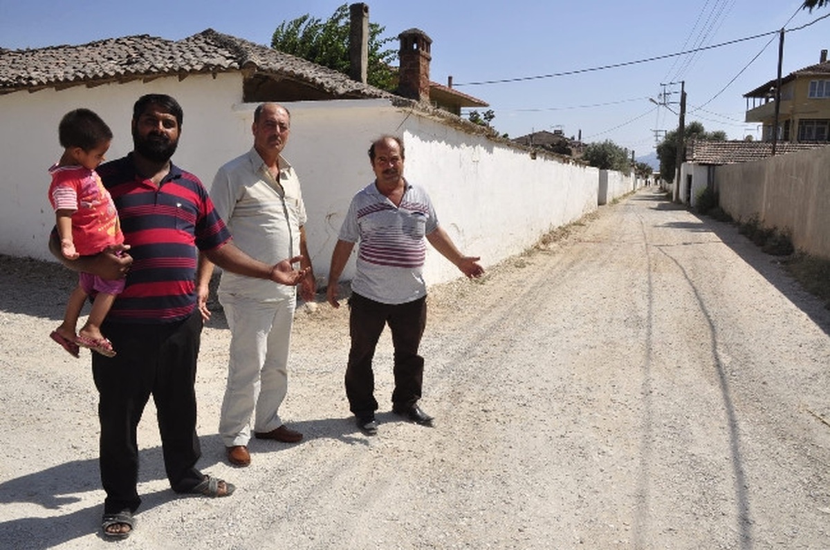 Kuşçuburun Halkı Bozuk Yollara İsyan Etti