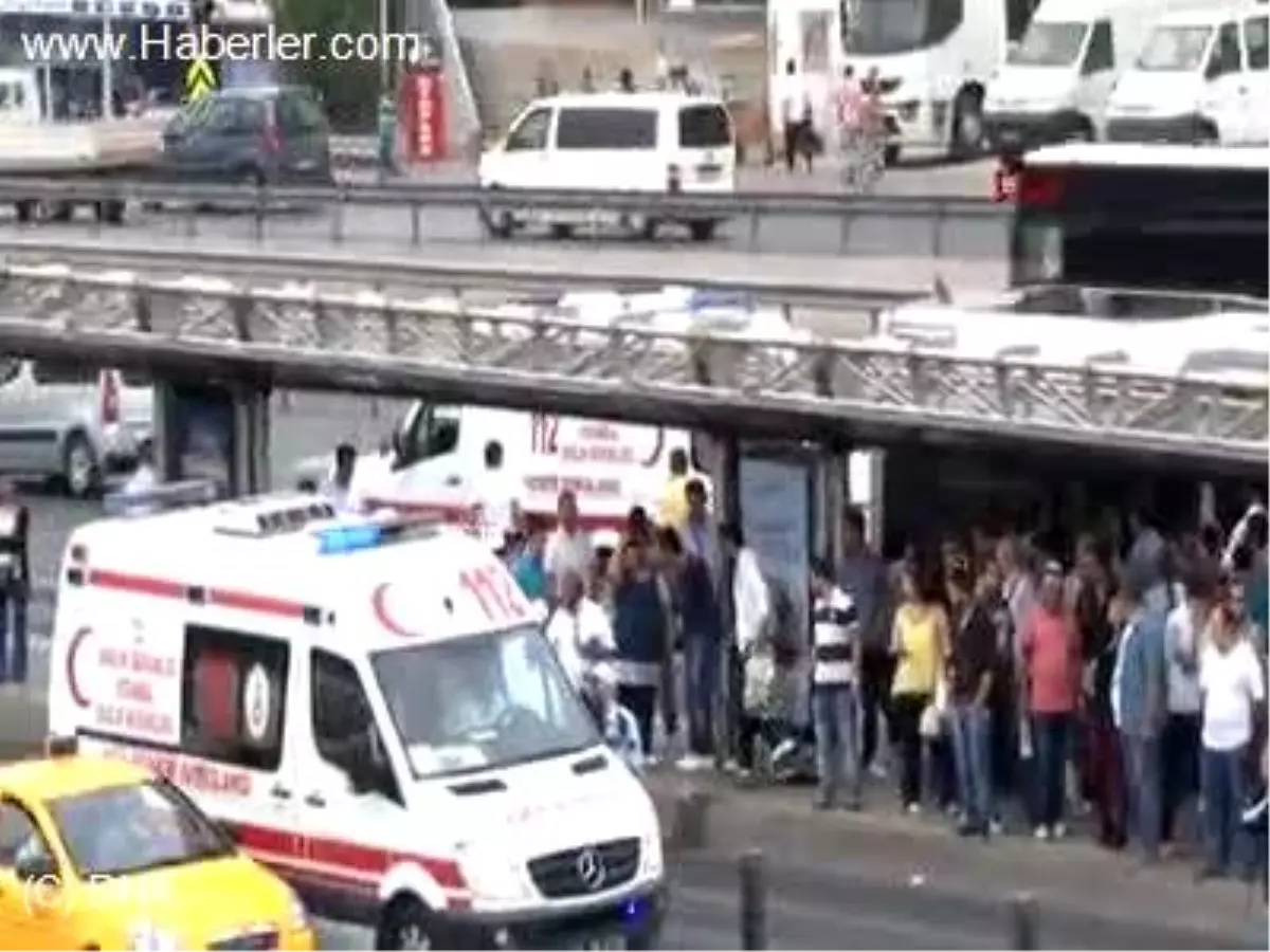 Sarı Çizgiyi Geçti Metrobüs Çarptı