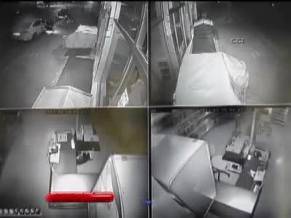 Marketi 3.5 Dakikada Soyan Hırsızlar Kameraya Yakalandı