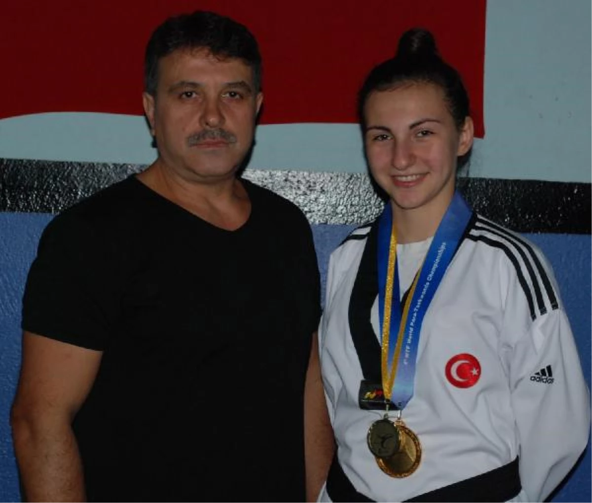 Büşra Gür Avrupa Engelli Tekvando Şampiyonuı