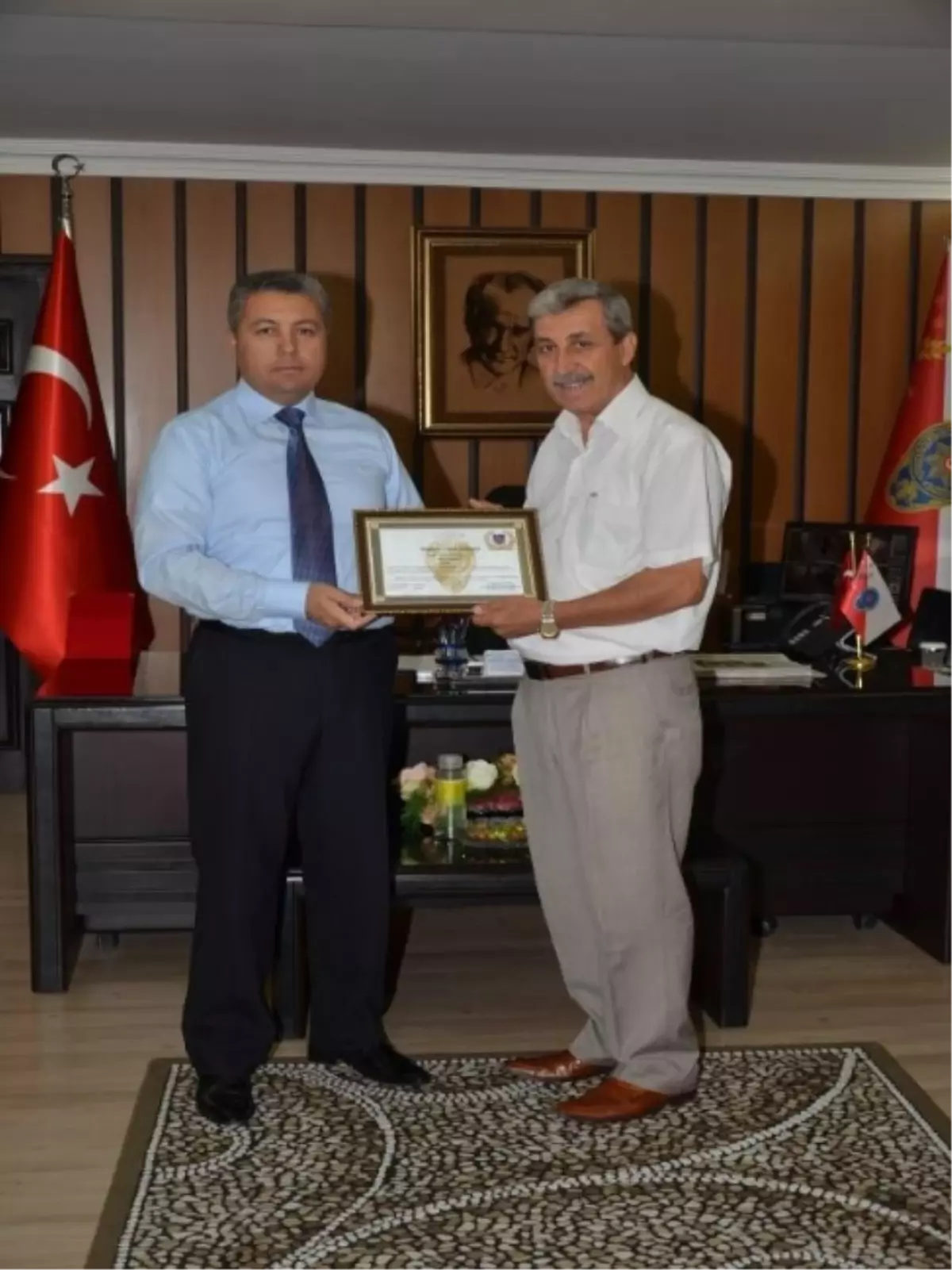 Emekli Olan Polis Memuruna Hizmet Onur Belgesi