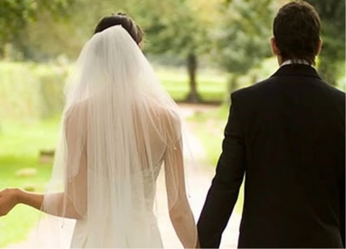 AK Partili Nevzat Yalçıntaş: Yeni Evlenenler Kredi Çekmesin