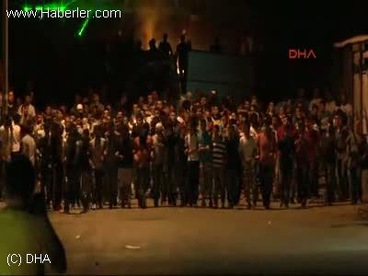 Hatay\'daki Gösterilere Polis Müdahalesi