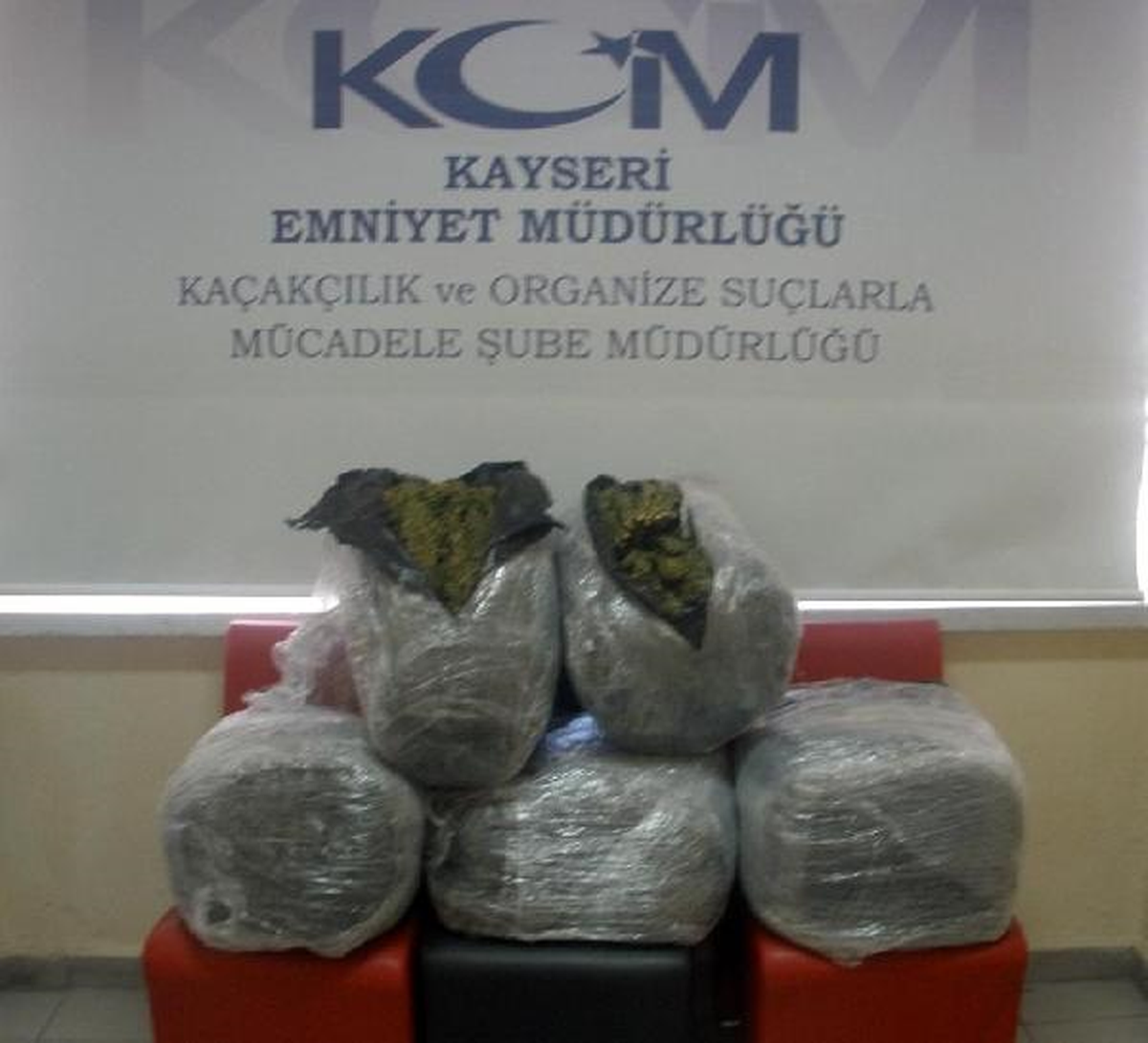 Kayseri\'de 41 Kilo Esrar Ele Geçirildi, 3 Gözaltı