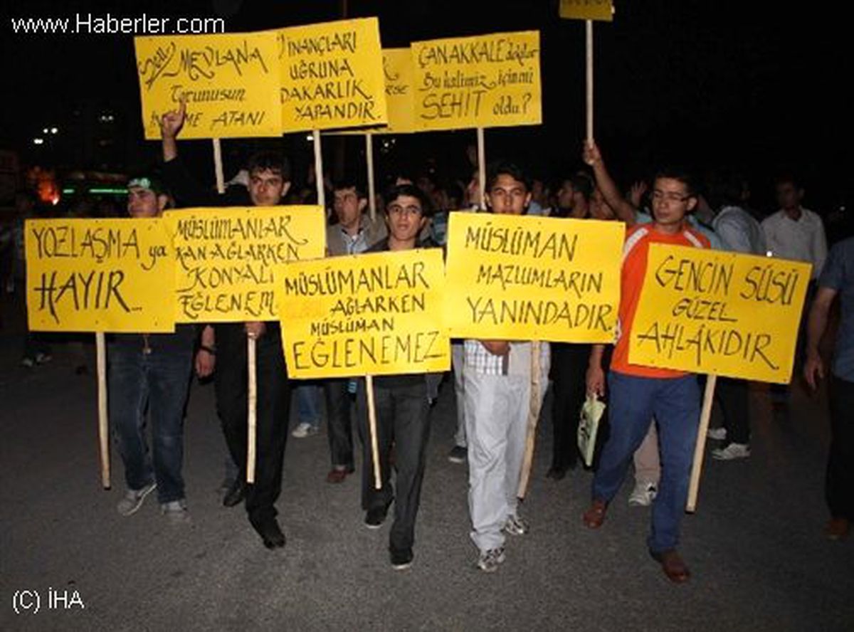 Konya\'da Konser Protestosu