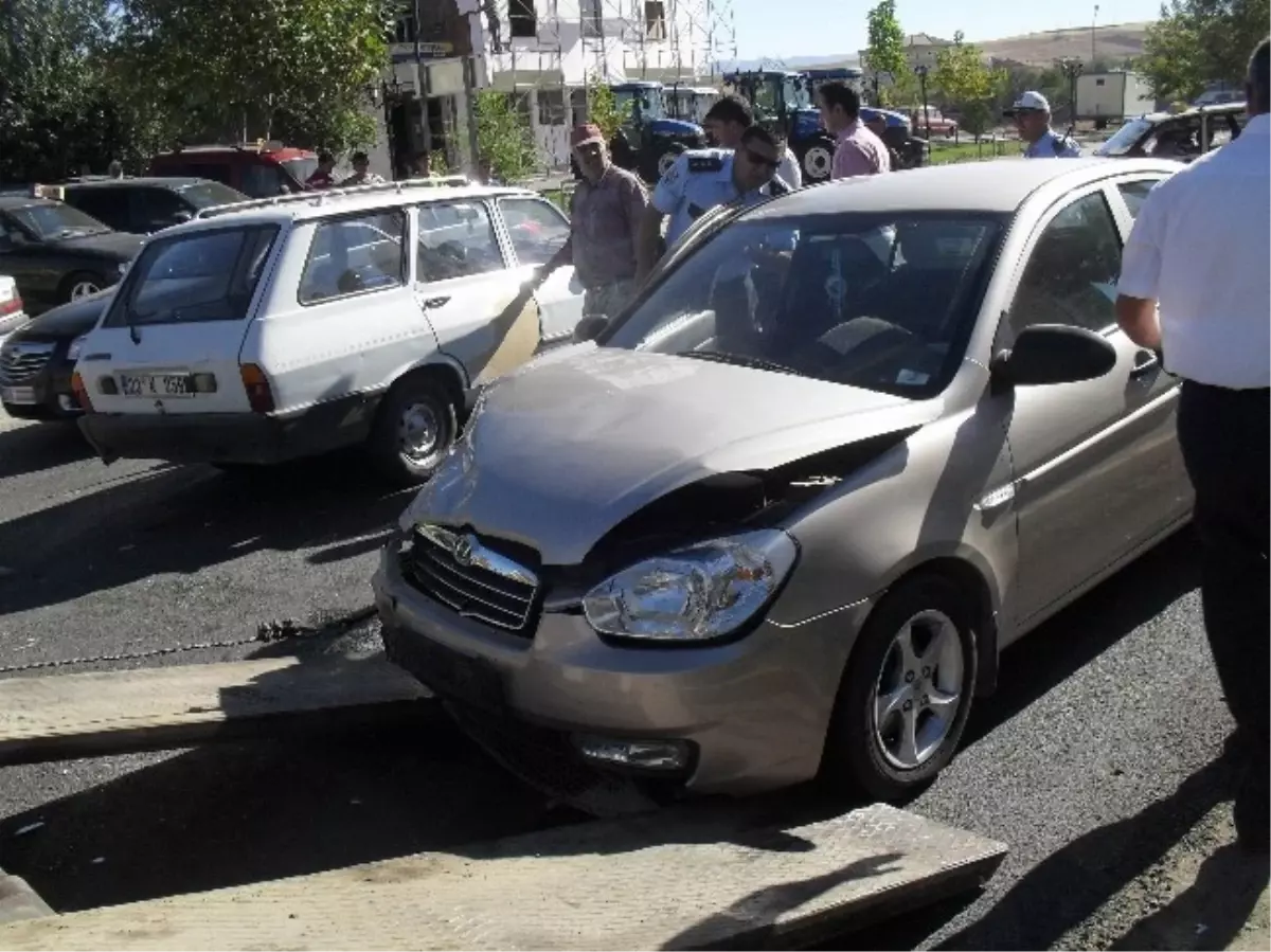 Kovancılar\'da Trafik Kazası: 1 Yaralı