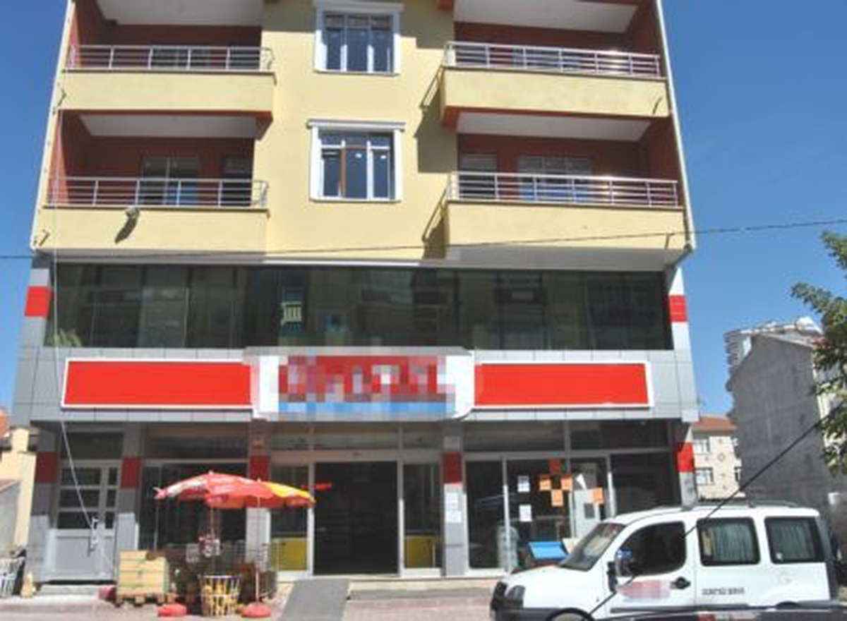 Lüks otomobille marketten sigara hırsızlığı KONYA