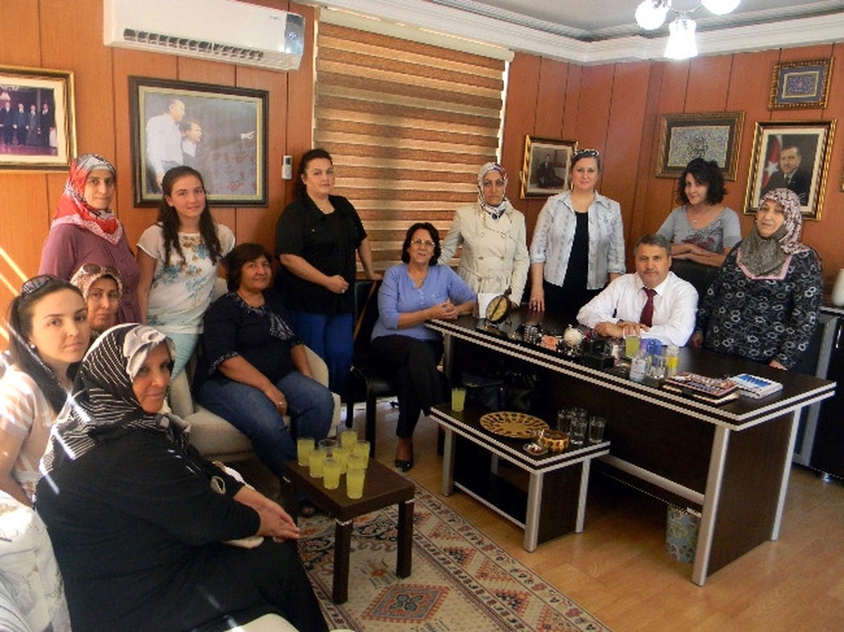 Manisa AK Parti Eski Kadın Kolları Üyelerinden Çerçi\'ye Destek