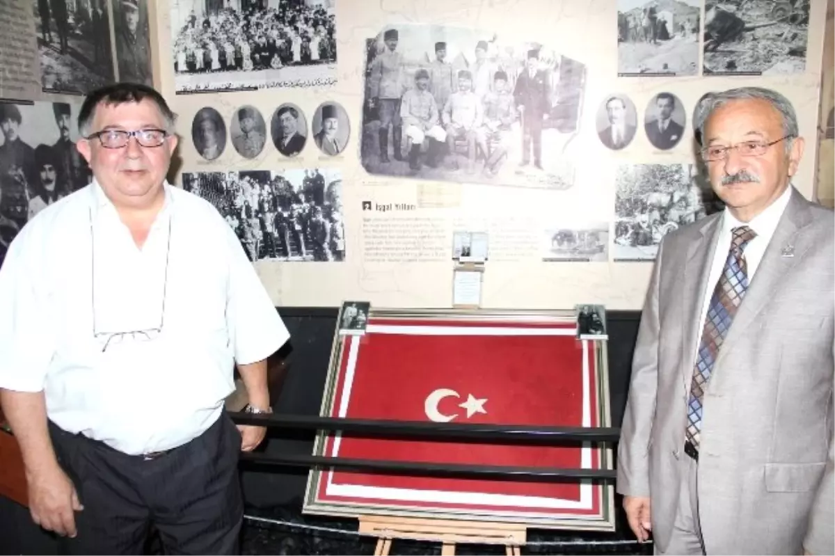 (Özel Haber) 91 Yıllık Türk Bayrağı Tarih Kokuyor