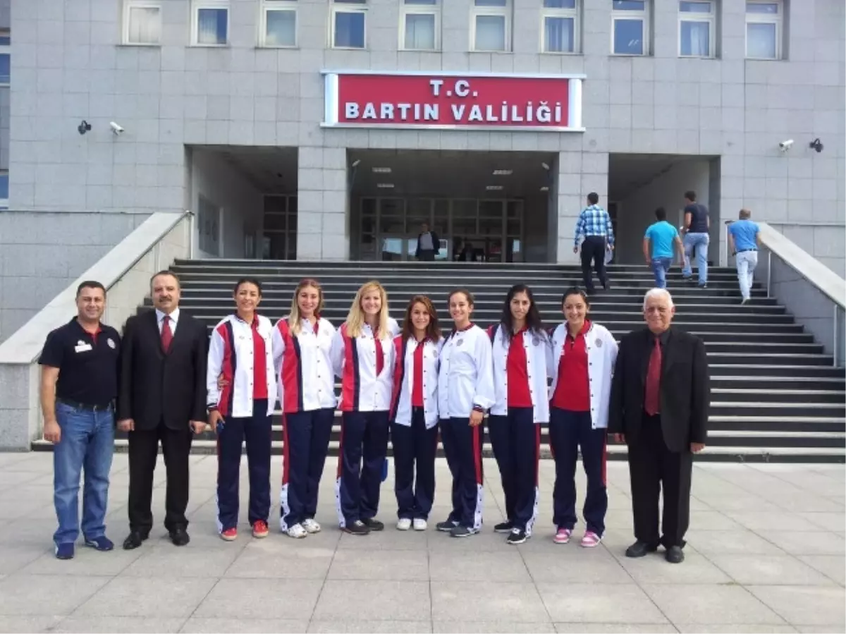 Polisgücü Bayan Voleybol Takımından Valiye Ziyaret