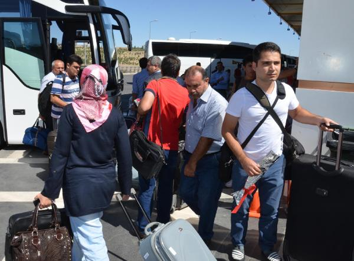 Şanlıurfa\'ya Gelen Öğretmenler Pankartlarla Karşılandı