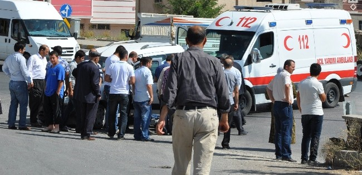 Tatvan\'da İki Ayrı Kavga: 1 Ölü, 16 Yaralı