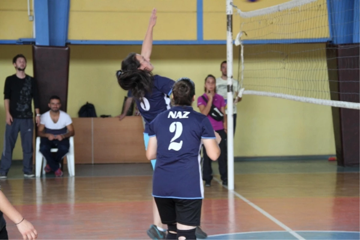 Yaz Spor Okulları Voleybol Turnuvaları Başladı