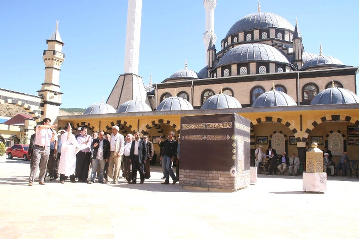 Yozgatlı Hacı Adaylarına Kabe Maketi Etrafında Uygulamalı Eğitim Verildi