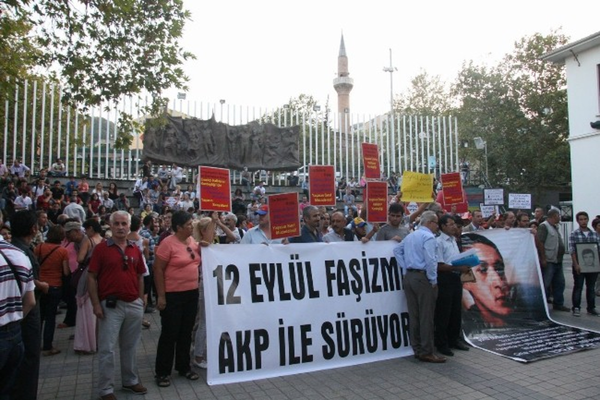 12 Eylül Darbesini Protesto Etmek İçin Yürüdüler