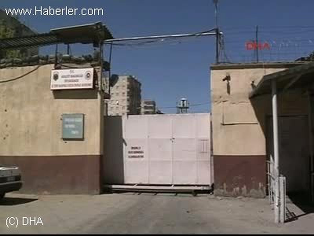 12 Eylül, Diyarbakır\'da 5 Nolu Cezaevi Önünde Protesto Edildi: Müze Olsun
