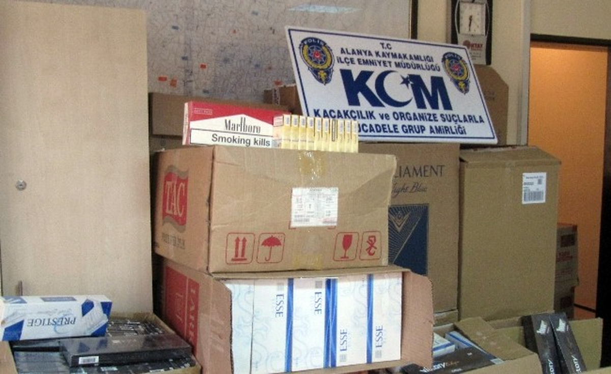 Alanya\'da 24 Bin 400 Paket Kaçak Sigara Geçirildi