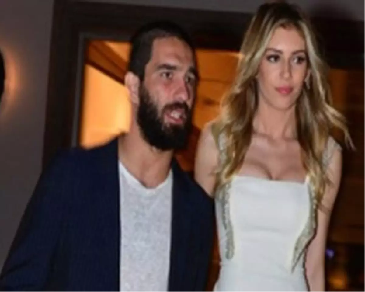 Arda Turan ve Sinem Kobal 26 Aralık\'ta Evleniyor