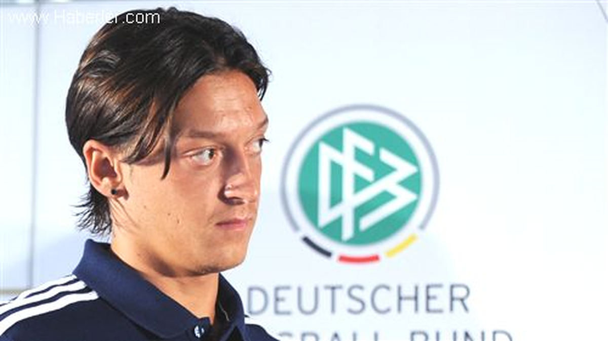Arsenal, Yeni Transferi Mesit Özil\'i Basınla Buluşturdu