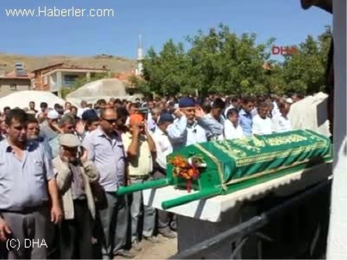 Asansör Kurbanı Gencin Cenazesi Toprağa Verildi