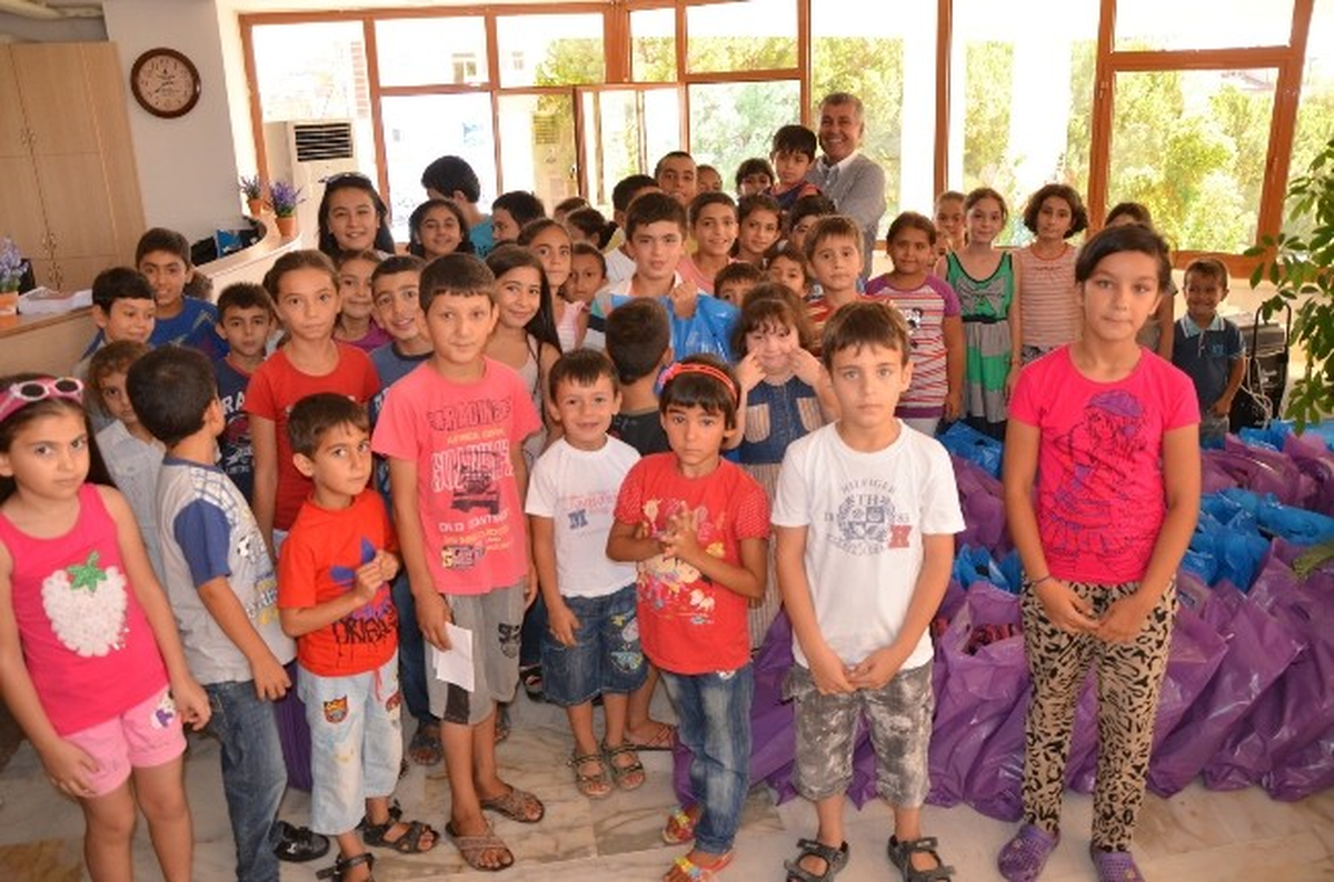 Başkan Sözen\'den Öğrencilere Çanta ve Kırtasiye