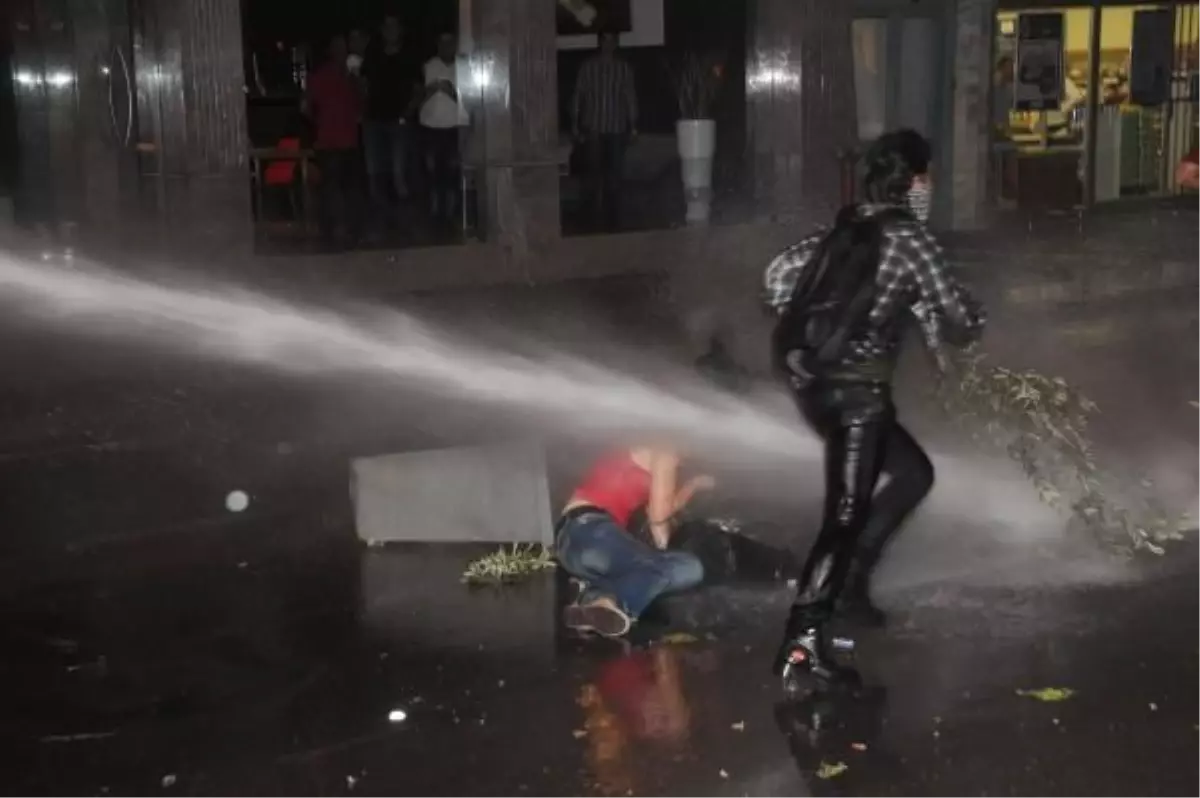 Bbc: Türkiye\'de Kalabalıklar Çarşamba Gecesi de Sokaktaydı