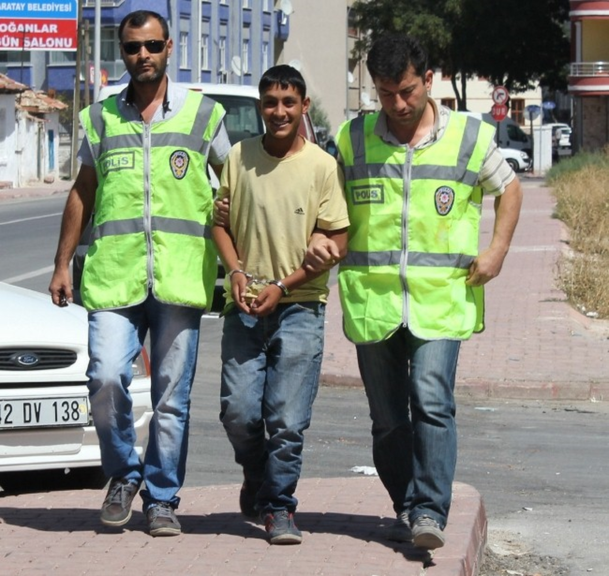 Bir Günde İki Defa Aynı İş Yerini Soyan Hırsız Yakalandı